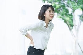 正しいオフィスチェアの座り方|腰痛改善に効果的なチェアの選び方