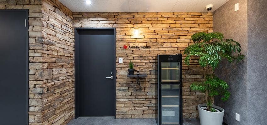 【さくら製作所株式会社】レンガ壁のブルックリンスタイルが魅力