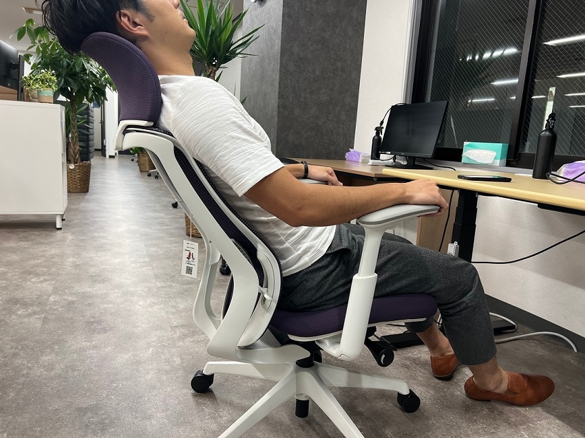 リラックスして座りたいなら「エクストラハイバック 大型ヘッドレスト付き C68AZZ」