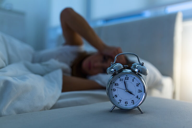 睡眠が浅いのはなぜ?仕事があるのに寝付けない原因とは