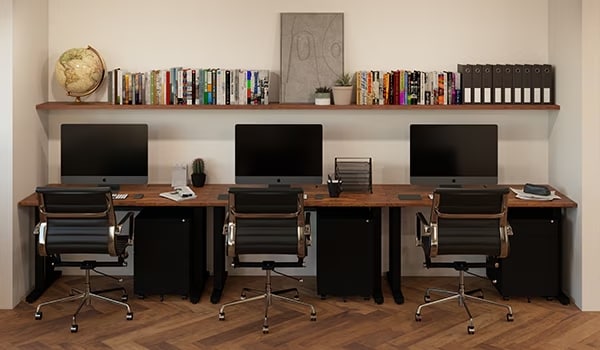 デスク:壁にぴったり沿うジャストサイズが鍵