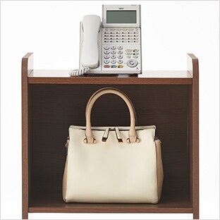 受付の手荷物置きに