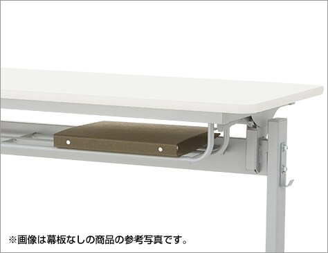 書類など置ける中棚付き