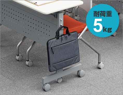 荷物を掛けられるフック付き