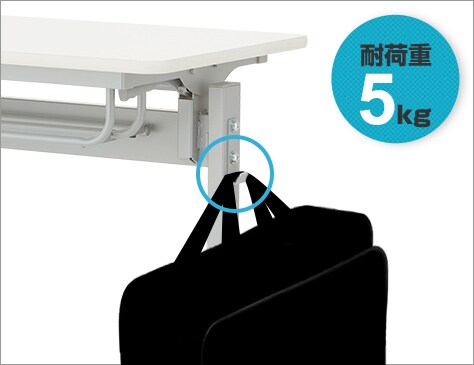 荷物を掛けられるフック付き