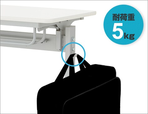 荷物を掛けられるフック付き