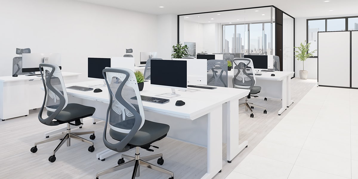 【約25坪・10人用】開放感と清潔感あふれるホワイト基調のおしゃれオフィス