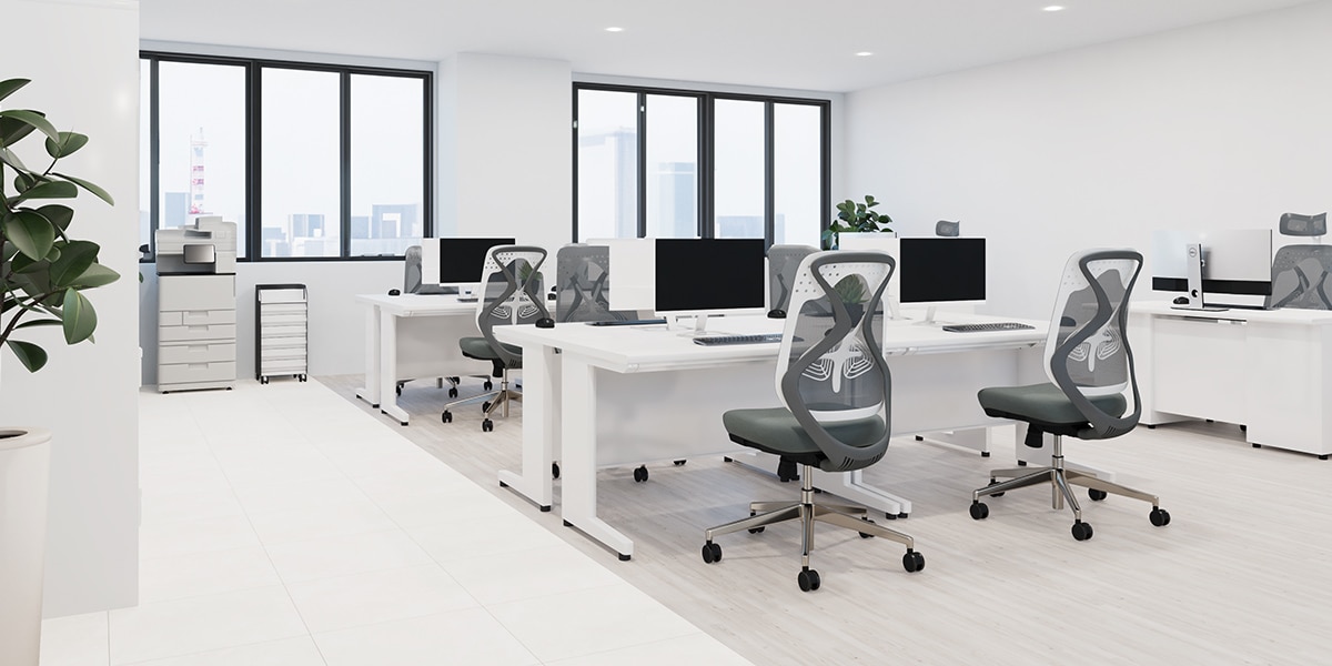 【約25坪・10人用】開放感と清潔感あふれるホワイト基調のおしゃれオフィス
