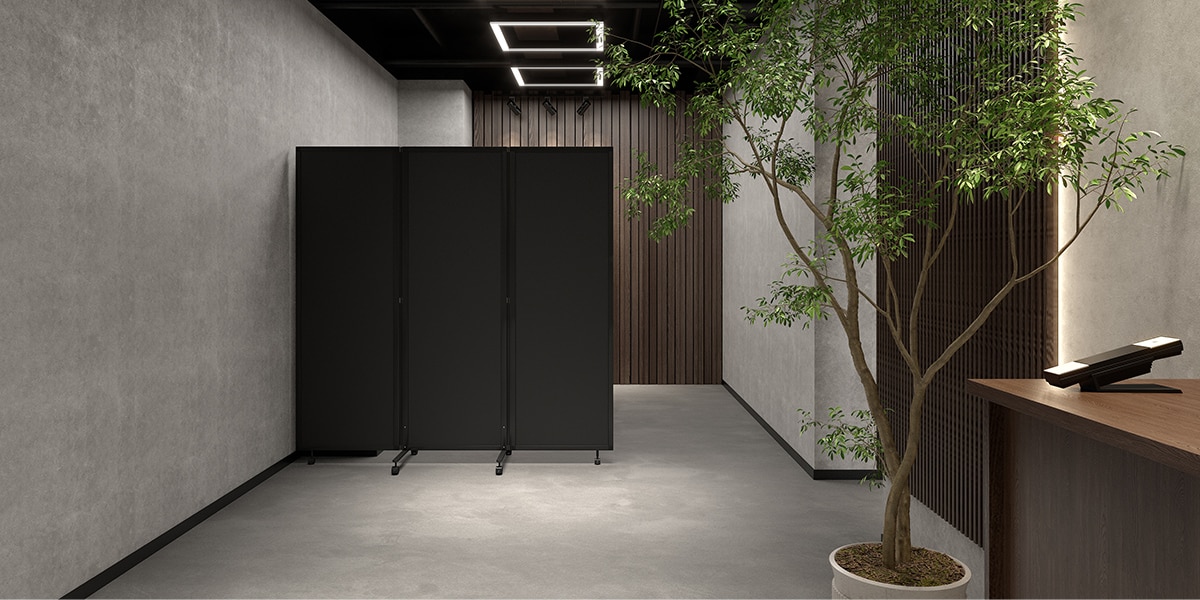 【12坪・4人用】予算約30万円で実現!ナチュラル×ブラックのおしゃれオフィス空間