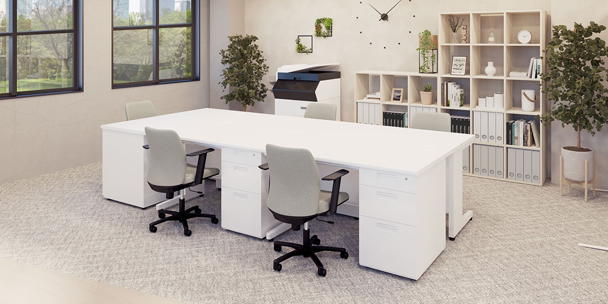 【約12坪・5人用】小規模でもおしゃれで広々と見える、白基調のオフィスレイアウト