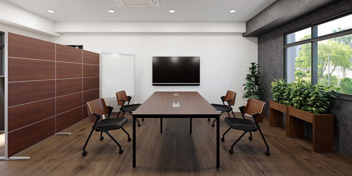 【約30坪・6人用】黒×木目でモダンにデザイン。のびのび働くゆとり設計の小規模オフィス